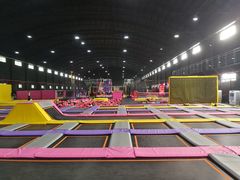 -嘿哟动霸CHUA·新潮玩运动娱乐中心·蹦床滑冰团建乐园