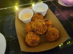 炸手撕猪肉球-瑞食酒馆 La Taverne Suisse