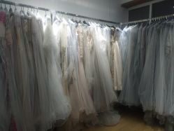 -觅白婚纱礼服馆