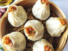 顶黄加蟹小笼包-常州糕团店(北大街新世纪商城店)
