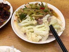 回锅肉拼花菜-十一街苍蝇馆子转经消江湖菜(九眼桥十一街店)