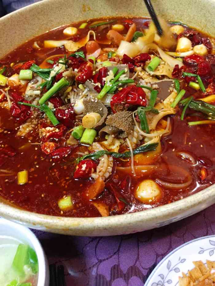 麻辣鑫福诱惑(永安大街店)-"连续去了两次,环境还可以,窗户旁边的沙发