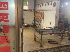 门面-黄记四更烤乳猪店