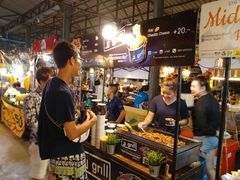 -席娜卡琳火车铁道夜市