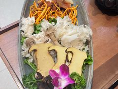 -老牌坊云南鱼豆花火锅(哈西万达店)