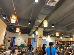 大堂-肖肖酸萝卜鱼火锅(总店)