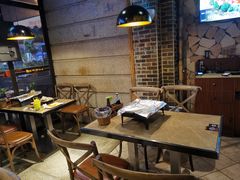 大堂-何师烧烤·香辣蟹·川菜·30年老品牌(太古里旗舰店)