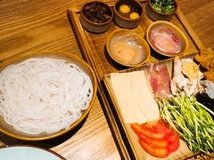 蒙自过桥米线-麦麦山云南菜(复地活力城店)