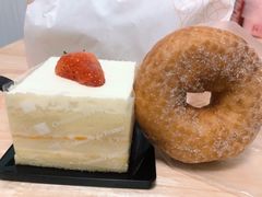 甜甜圈面包-可颂坊(中心书城店)