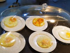 煎鸡蛋-和润艺术酒店-自助早餐厅