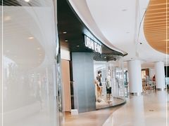 -URBAN REVIVO(高德置地广场·春广场店)