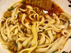 招牌肉哨面-顺溜·手工刀削面·黑金店(铜锣湾店)