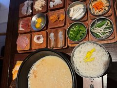 -银米·云南传统过桥米线(双廊黑金冠店)
