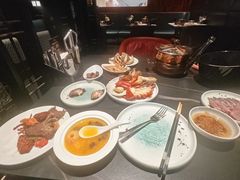 -雍容荟帝王蟹活龙虾展台自助(IFS黑金店)