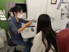 -美式眼镜·授权蔡司.依视路.尼康.豪雅.明月(人民广场店)