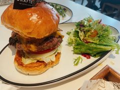 招牌牛肉汉堡-Crafted 花园露台牛排海鲜馆