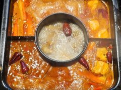 -老牌坊云南鱼豆花火锅(爱建店)