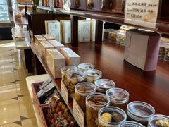 -红宝石·鲜奶小方·海派西点房(南丹店)