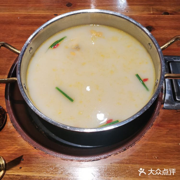 在宜川路上的一家不错的猪肚鸡店 已经来吃了很多次了