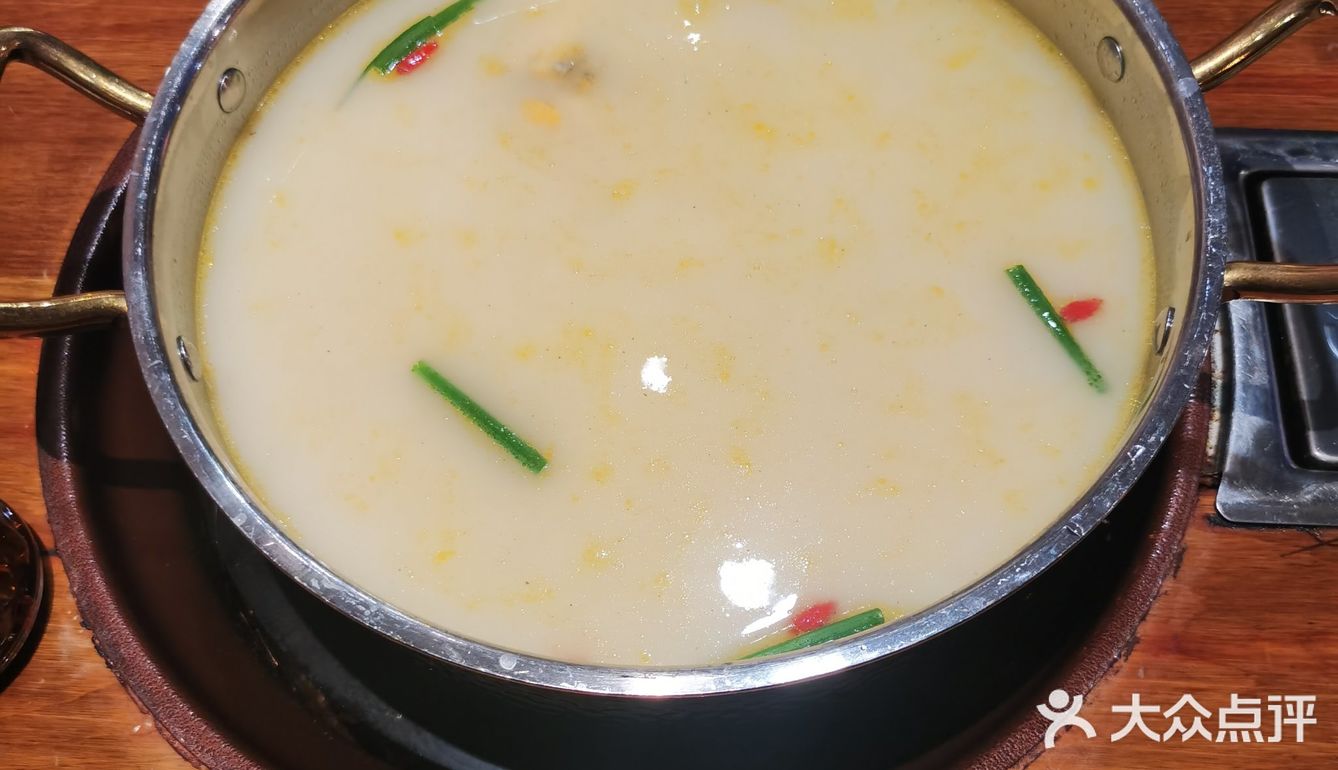 在宜川路上的一家不错的猪肚鸡店 已经来吃了很多次了