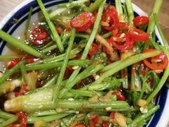 凉拌香菜头-盟重烧烤(东瓜山创始店)