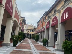 -佛罗伦萨小镇广佛名品奥特莱斯(疏港路店)