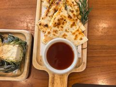 -Chom Cafe and Restaurant