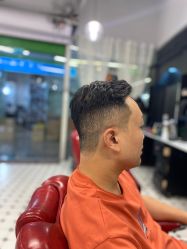 -老男孩男士理容馆·理发·烫染·修面