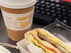 大满足鸡排三明治-Cafe on warm(丹霞店)