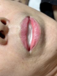 -一个差评成就的纹眉店