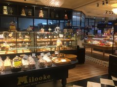 面包甜点陈列柜-米洛克欧洲蛋糕(西南路店)
