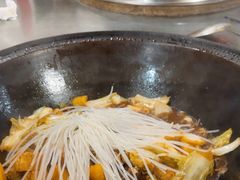 -粘豆包柴火铁锅炖