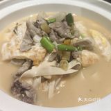 当然吃上面少不了妈妈喜欢吃的虾和千岛湖的鱼头汤