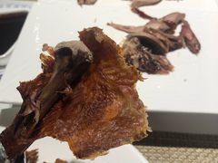 酥而不腻鸭腿的皮-同喜烤鸭店(光芒店)