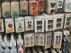 -名创优品(北京新中关购物中心地铁层店)