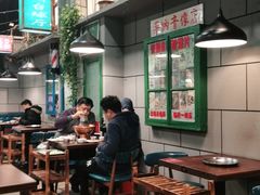 大堂-超越炭火牛蛙火锅鸡(河东店)