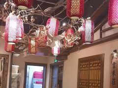 -帅巴人舅母子腊蹄民俗村