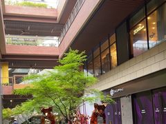 -瑞虹新天地月亮湾