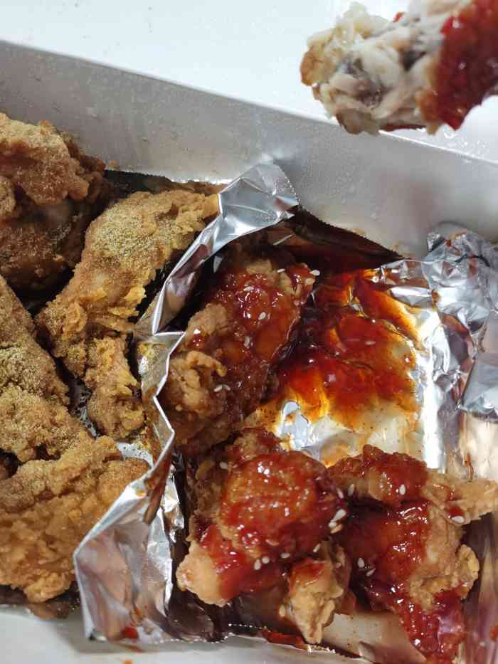 efcmini正宗韩国炸鸡-"味道不错,鸡肉很嫩因为是腌制过的不粘酱吃.