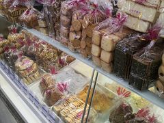 零售区-红房子西点(汇联商厦天钥桥路店)