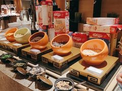 自助调料区-上海东方佘山翰悦阁酒店·Vie全日制餐厅