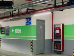 -绿地缤纷城-停车场