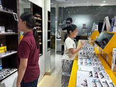 -诺柯视眼镜-蔡司依视路官方工厂店(淞南一店)