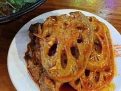 -爆炸头阿姨小四川正宗川味小吃(无任何分店)