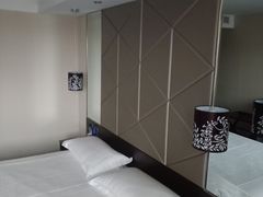 -桔子酒店(上海西藏北路地铁站店)