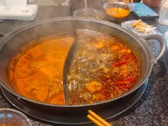 -老牌坊云南鱼豆花火锅(爱建店)