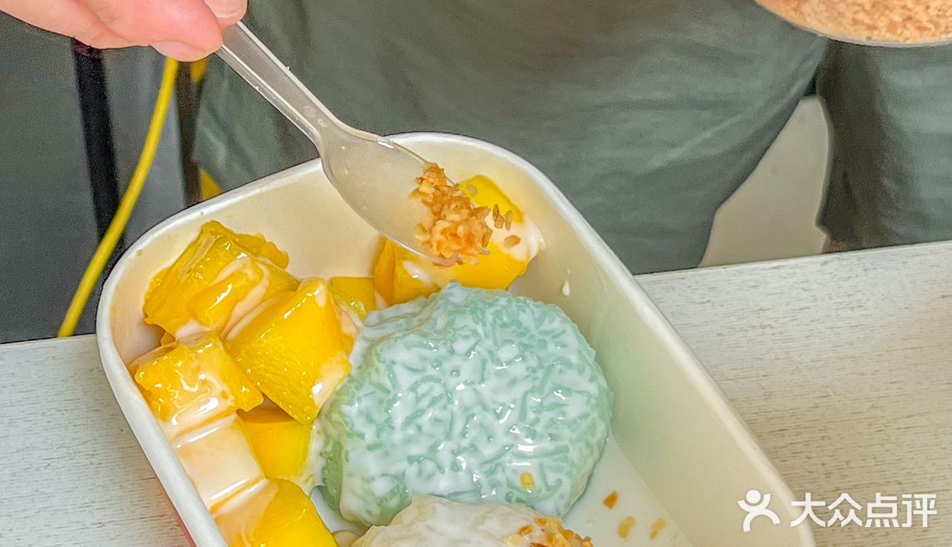 边走边吃的芒果糯米饭 一口魂穿泰国街头