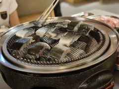 -围炉肉舍•炭烤活鳗•丹东海鲜烤肉(步行街店)