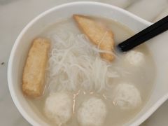 至潮鱼蛋片头米粉-翠华餐厅(香港国际机场店)