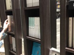-钟书阁(群光广场店)